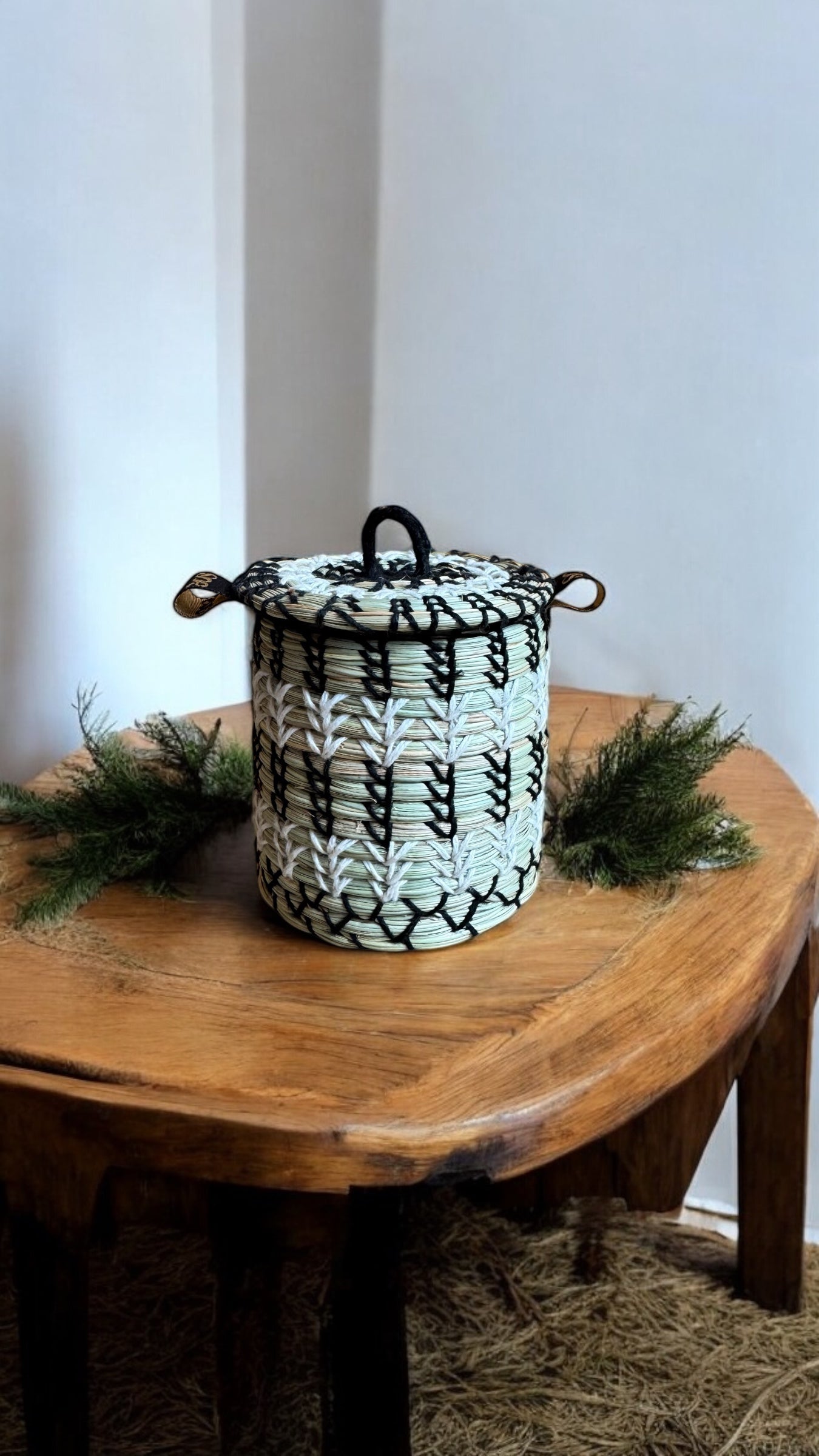 SOE Little Vault: Pine-needle Knick-Knack Organiser
