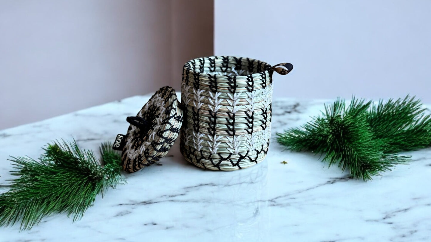 SOE Little Vault: Pine-needle Knick-Knack Organiser