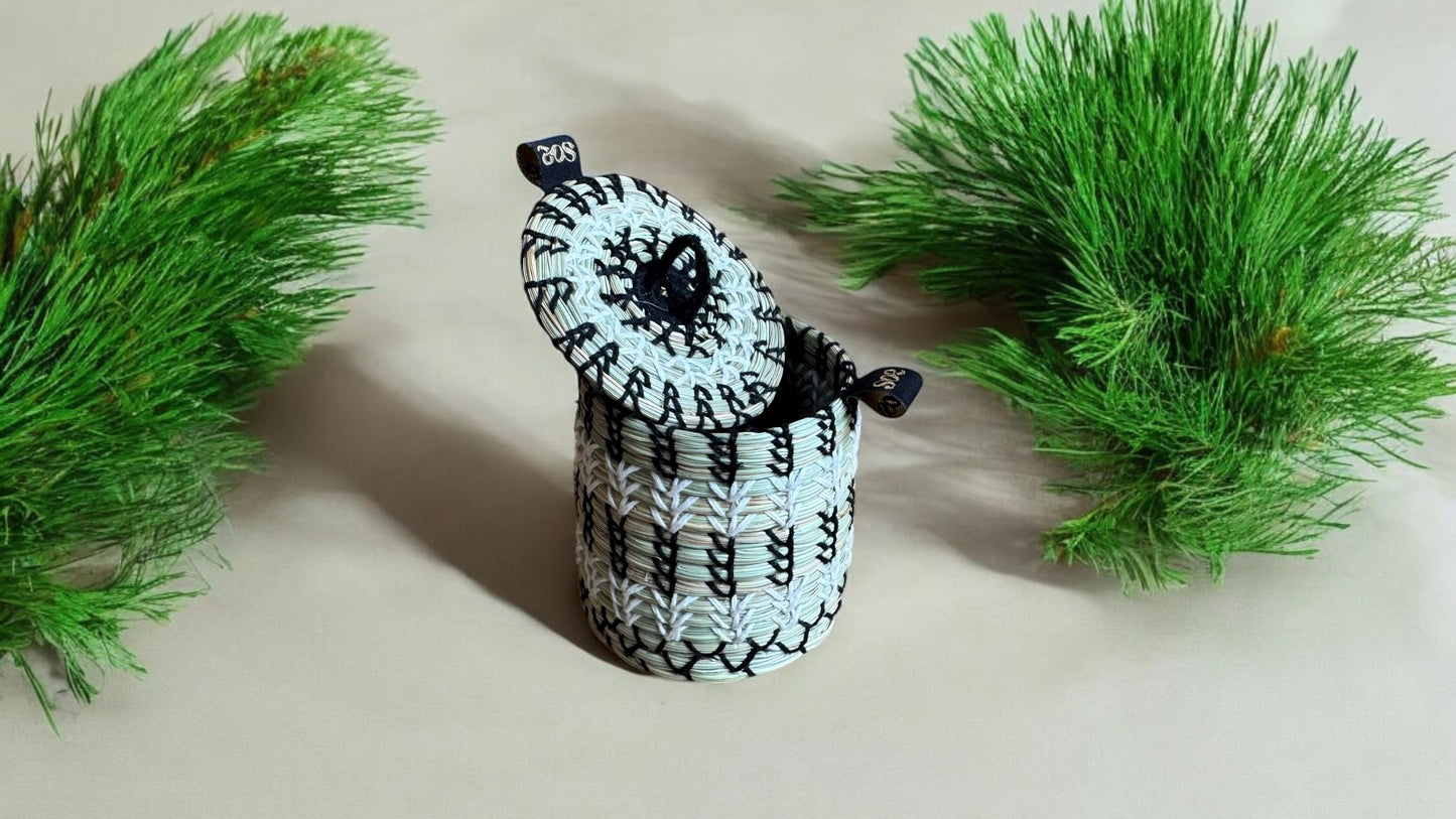 SOE Little Vault: Pine-needle Knick-Knack Organiser